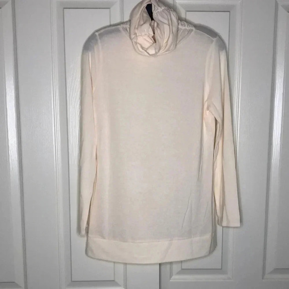 🌸NEW🌸 LISA RINNA Ruched Neck Turtle Neck - Picture 1 of 8